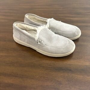 Vionic Gray Women's Slippers Size 7.5 cozy comfortable winter